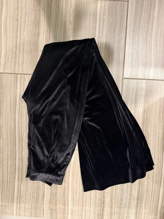 House of CB Black Velvet pant set - Picture 2 of 2